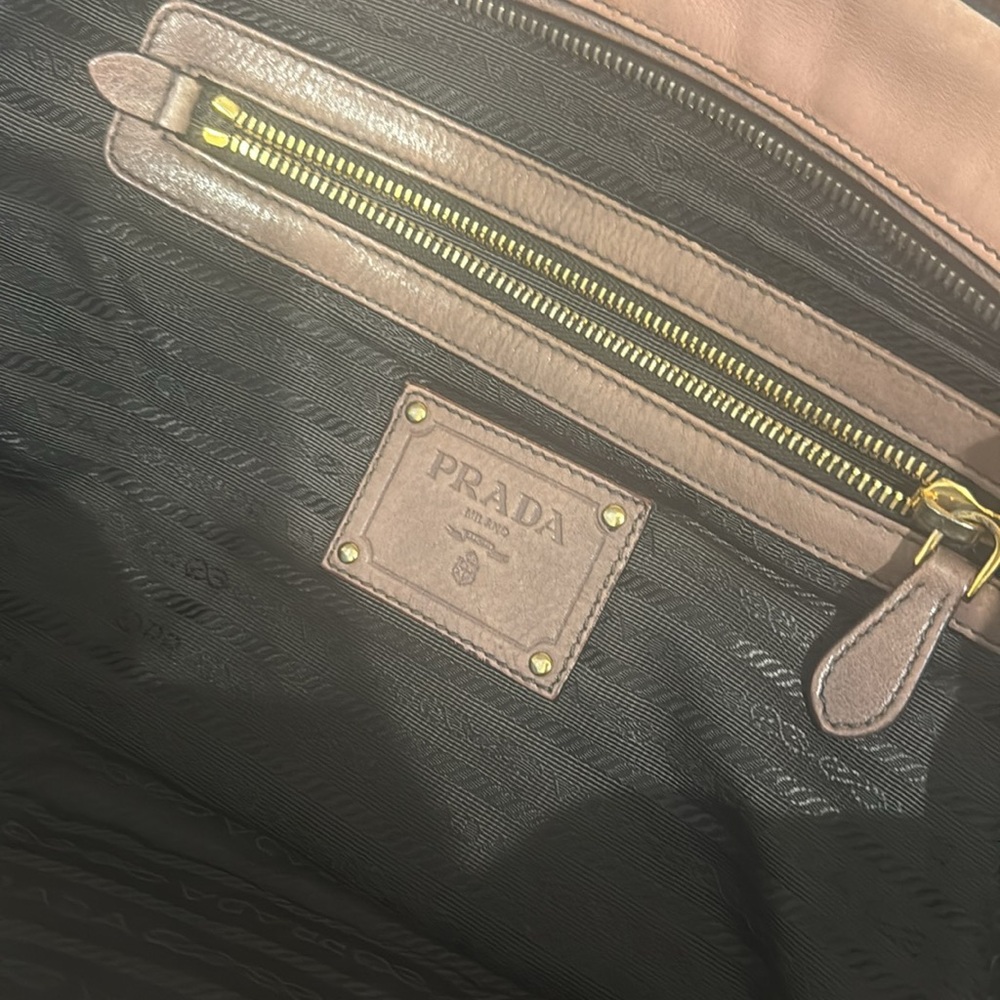 Prada bag - Picture 9 of 11